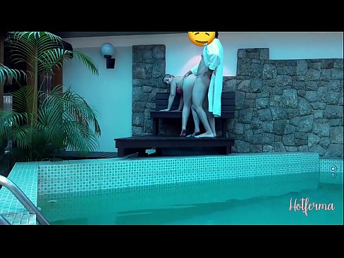 ❤️ Boss invita a cameriera à a piscina, ma ùn pudia resiste à un caldu ❤️ Video cazzo à noi ❌️❤